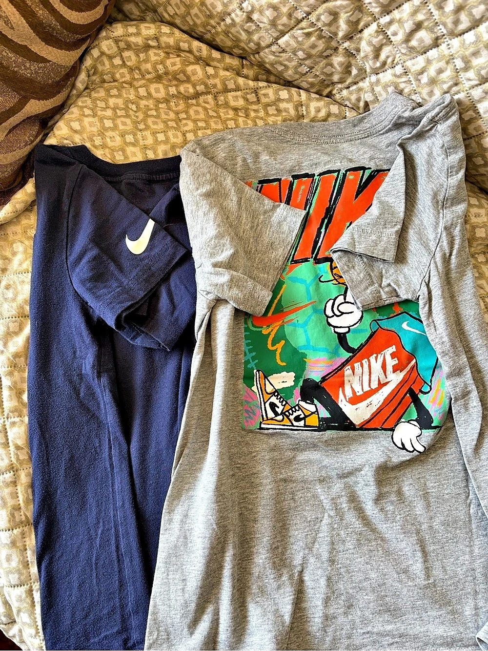 Nike Graphic Tee Bundle in Gray & Blue Like New